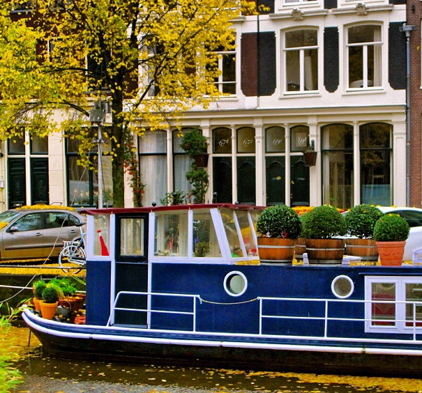 Falling Off Bicycles Brouwersgracht houseboat