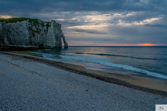 Sun setting onto the beach in Falaises d'Étretat