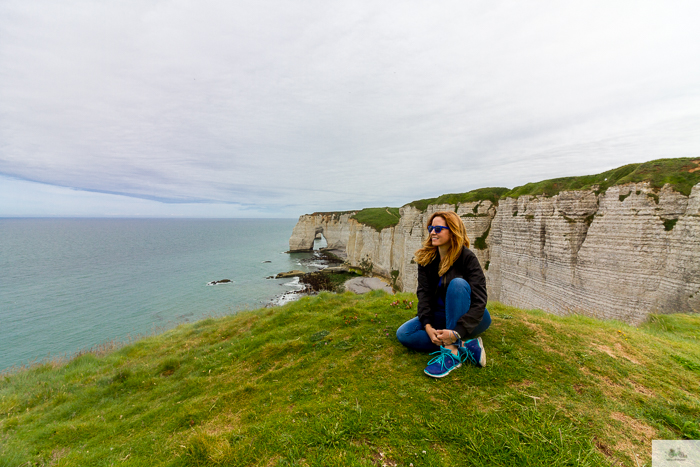 Julia Willard sitting on the edge of cliff of Falaises d'Étretat