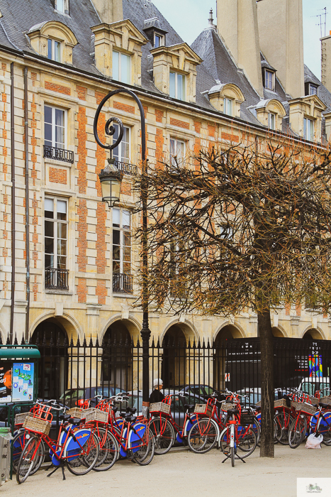 ride a bike in Paris, cycle Paris, bike rental Paris, Julia Willard, Julie Willard, Julia Arias, Falling Off Bicycles