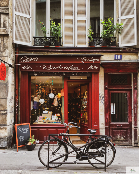 ride a bike in Paris, cycle Paris, bike rental Paris, Julia Willard, Julie Willard, Julia Arias, Falling Off Bicycles