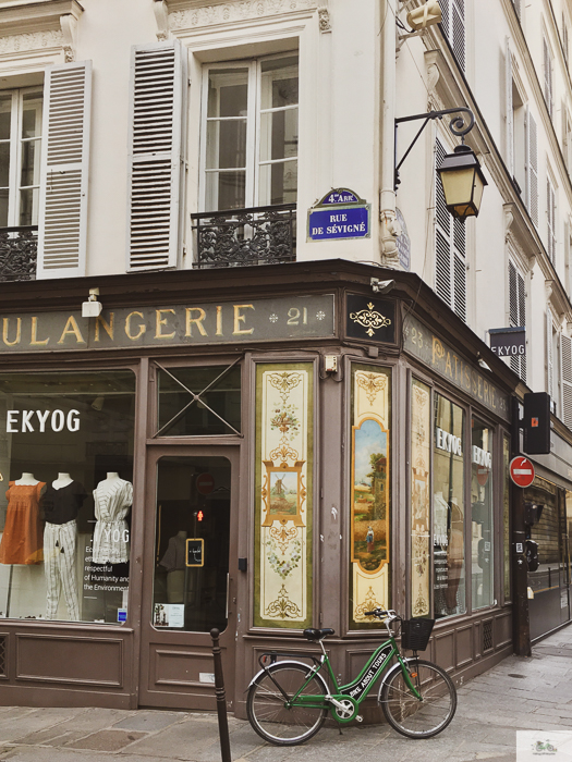 ride a bike in Paris, cycle Paris, bike rental Paris, Julia Willard, Julie Willard, Julia Arias, Falling Off Bicycles