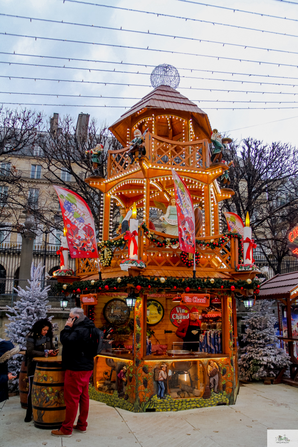 Julia Willard, Julie Willard, Falling Off Bicycles, Hotel de Buci, St. Germain des Prés, Christmas in Paris