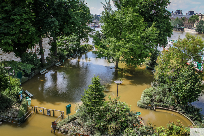 Falling Off Bicycles, Julia Willard, Julie Willard, Seine, Paris flood 2016, grue, Paris grue