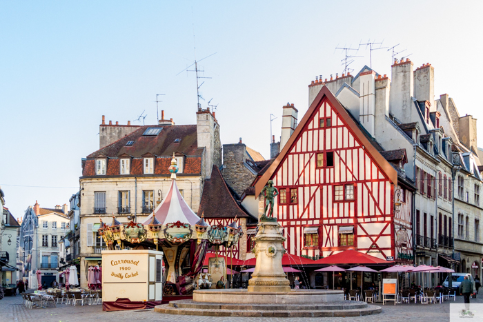 Julia Willard, Julie Willard, Falling Off Bicycles, Dijon, Beaune, wine tour Burgundy, Hospices de Beaune, Tour Philip le Bon