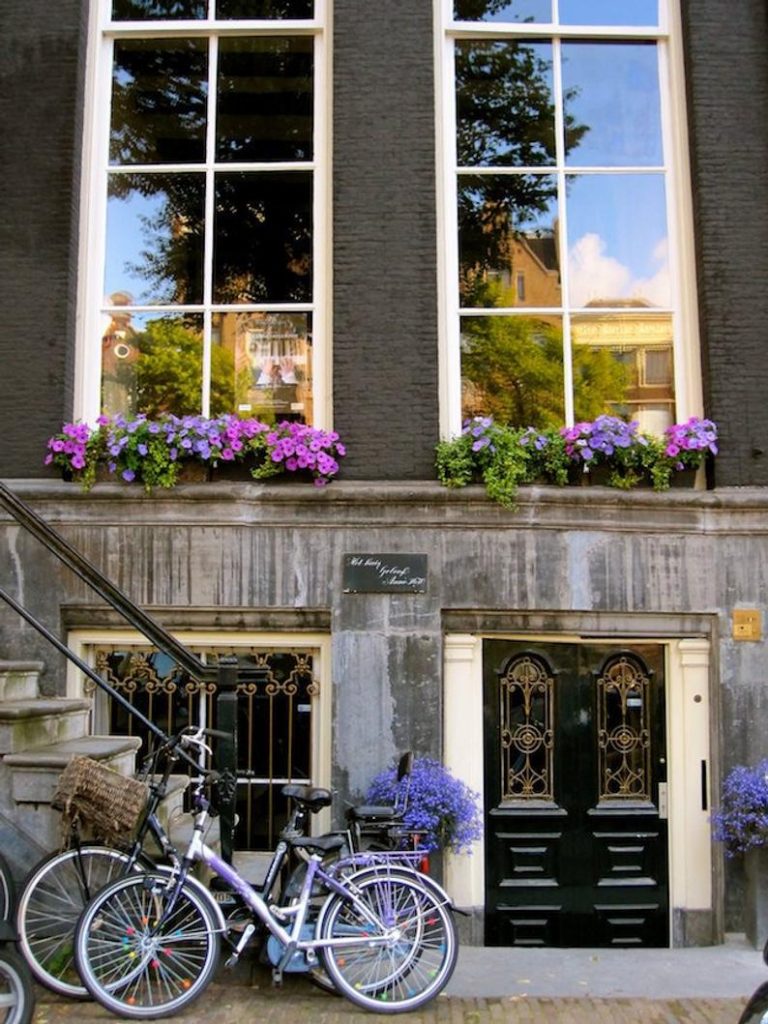 Amsterdam scene photo, street scene photography, fine art Netherlands photography, gezelligheid, travel photo, Julia Willard, Julie Willard, Falling Off Bicycles