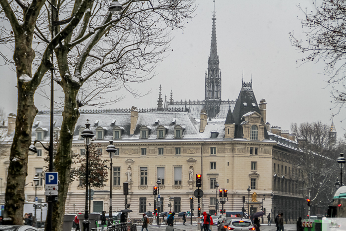 Julia Willard, Julie Willard, Julia Arias, Falling Off Bicycles, Paris blogger, Paris blog, France blog, Paris snow, winter in Paris, Saint Michel, Notre Dame, Paris metro, Ile Saint Louis