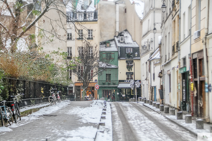 Julia Willard, Julie Willard, Julia Arias, Falling Off Bicycles, Paris blogger, Paris blog, France blog, Paris snow, winter in Paris, Saint Michel, Notre Dame, Paris metro, Ile Saint Louis