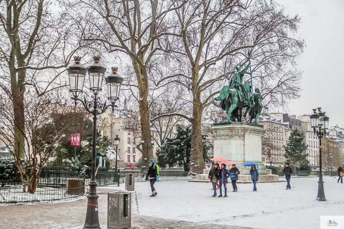 Julia Willard, Julie Willard, Julia Arias, Falling Off Bicycles, Paris blogger, Paris blog, France blog, Paris snow, winter in Paris, Saint Michel, Notre Dame, Paris metro, Ile Saint Louis