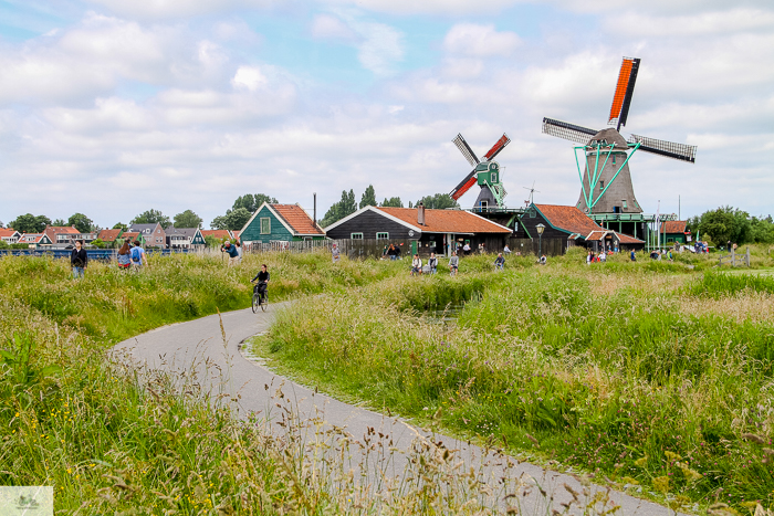 Julia Willard, Julie Willard, Falling Off Bicycles, Julia Arias, Netherlands, summer, Amsterdam, Zaanse Schans, day trip Amsterdam, Dutch countryside, travel in Holland, Holland, Holland pics, noord Holland, windmills, Dutch windmills, cycle Holland, bike, bicycle, bike paths Netherlands