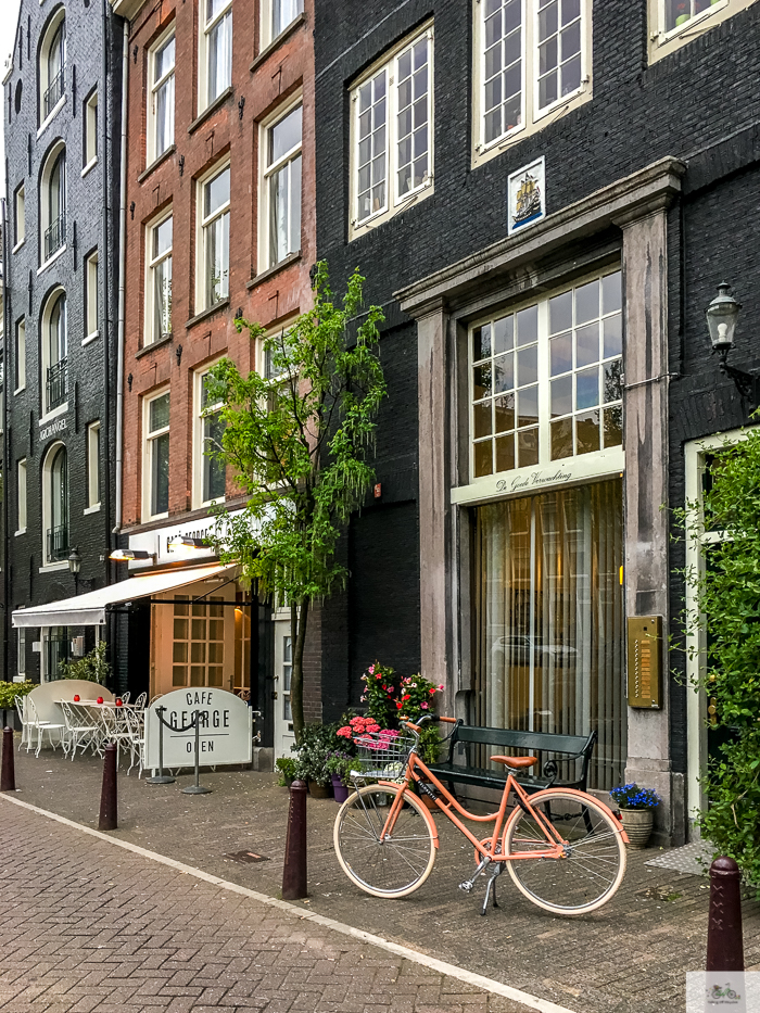 Julia Willard, Veloretti, Julia Arias, Julie Willard, Amsterdam, Netherlands, biking in Amsterdam, 