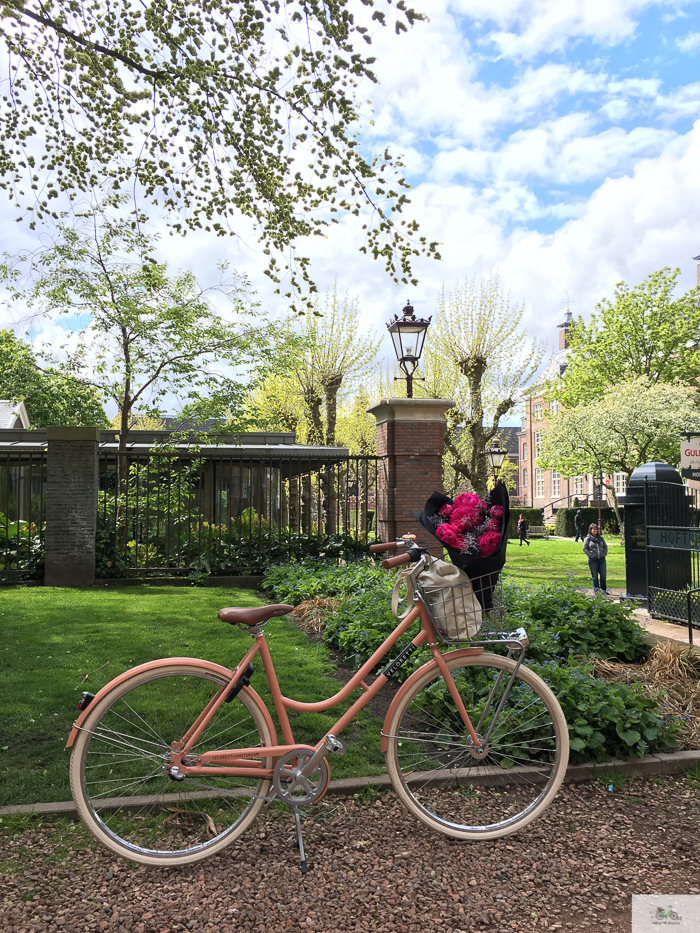 Julia Willard, Veloretti, Julia Arias, Julie Willard, Amsterdam, Netherlands, biking in Amsterdam, Dignita