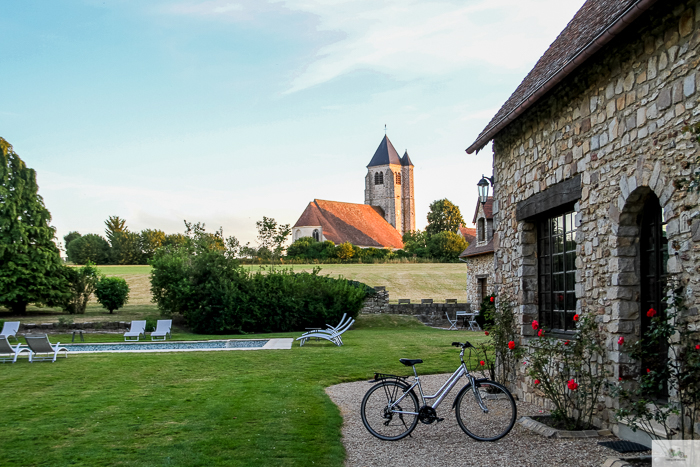 Julia Willard, Julie Willard, Falling Off Bicycles, Julia Arias, bike in France, sunflower field, cycle France, Loire Valley