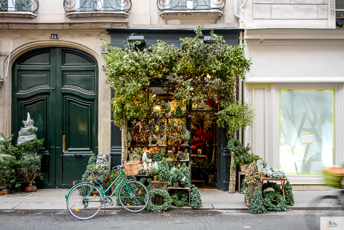 Julia Willard, Julie Willard, Julia Arias, Falling Off Bicycles, FOB bike, Falling Off Bicycles photography, American in Paris, Christmas in Paris, Paris blog, Noel à Paris, solo bike parking, biking in Paris, bike blog Paris, biking in France, pretty city Paris