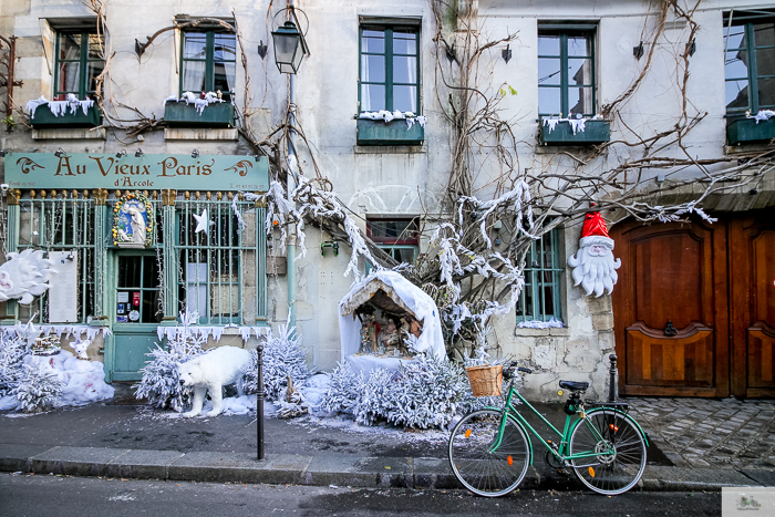 Julia Willard, Julie Willard, Julia Arias, Falling Off Bicycles, FOB bike, Falling Off Bicycles photography, American in Paris, Christmas in Paris, Paris blog, Noel à Paris, solo bike parking, biking in Paris, bike blog Paris, biking in France, pretty city Paris