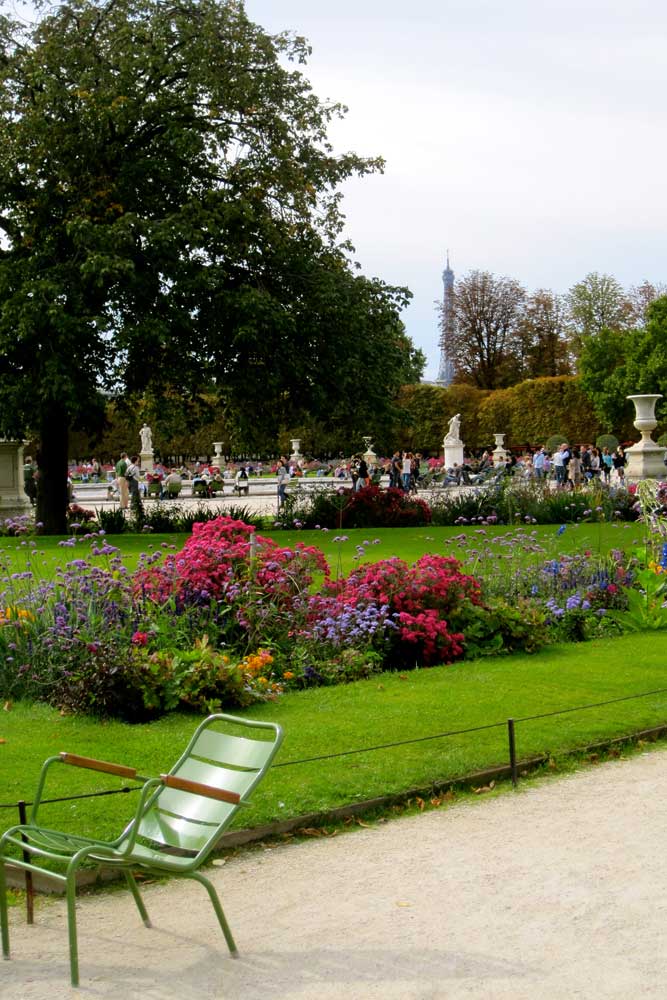 Falling Off Bicycles Tuileries