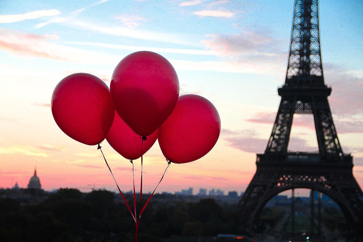 Julia Willard, Julie Willard, Falling Off Bicycles, Paris, Paris photographer, Amsterdam photographer, red balloon project, Rebecca Plotnick, red balloons Paris, Eiffel Tower, Tour Eiffel