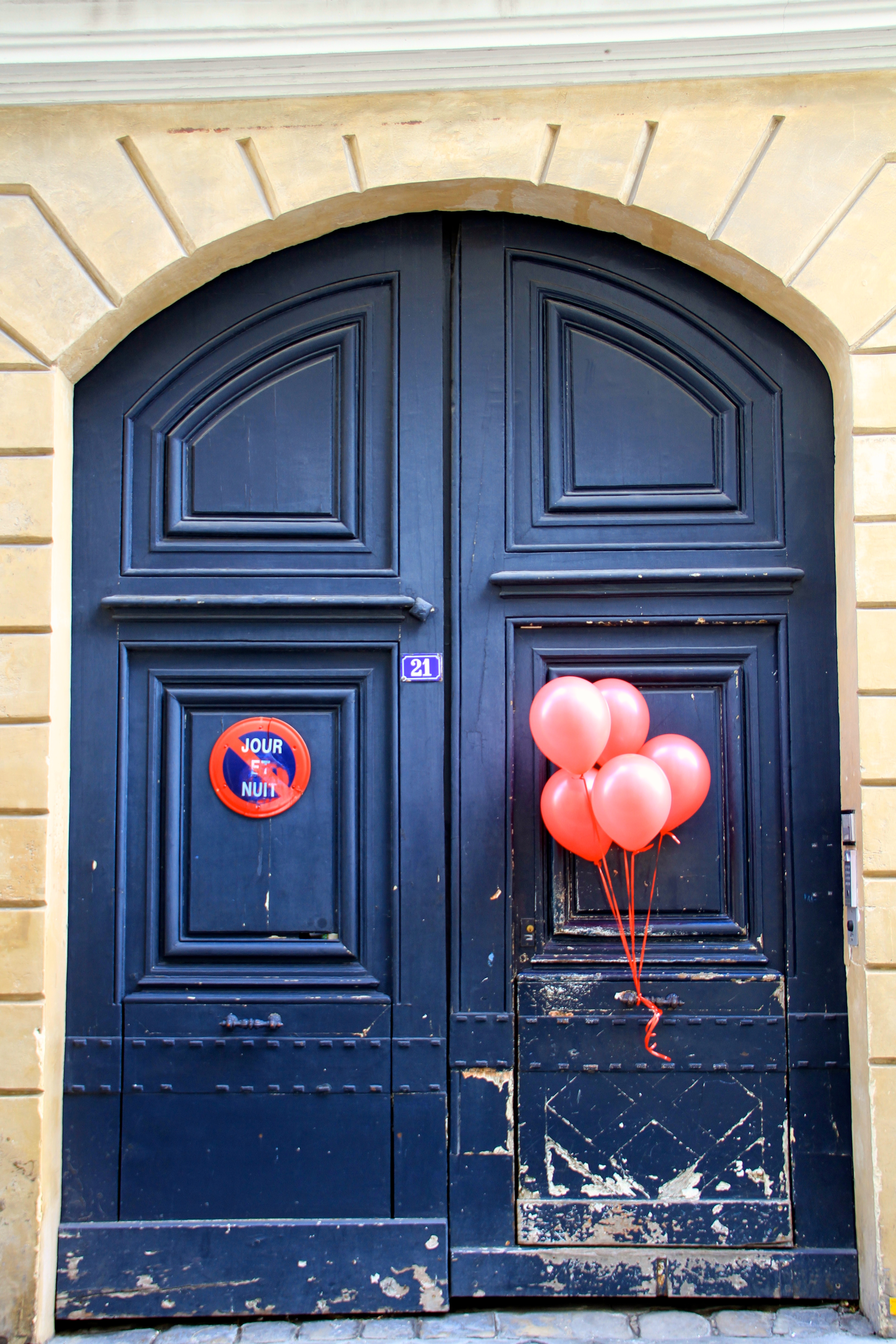 Julia Willard, Julie Willard, Falling Off Bicycles, Paris, Paris photographer, Amsterdam photographer, red balloon project, Rebecca Plotnick, red balloons Paris, doors of Paris