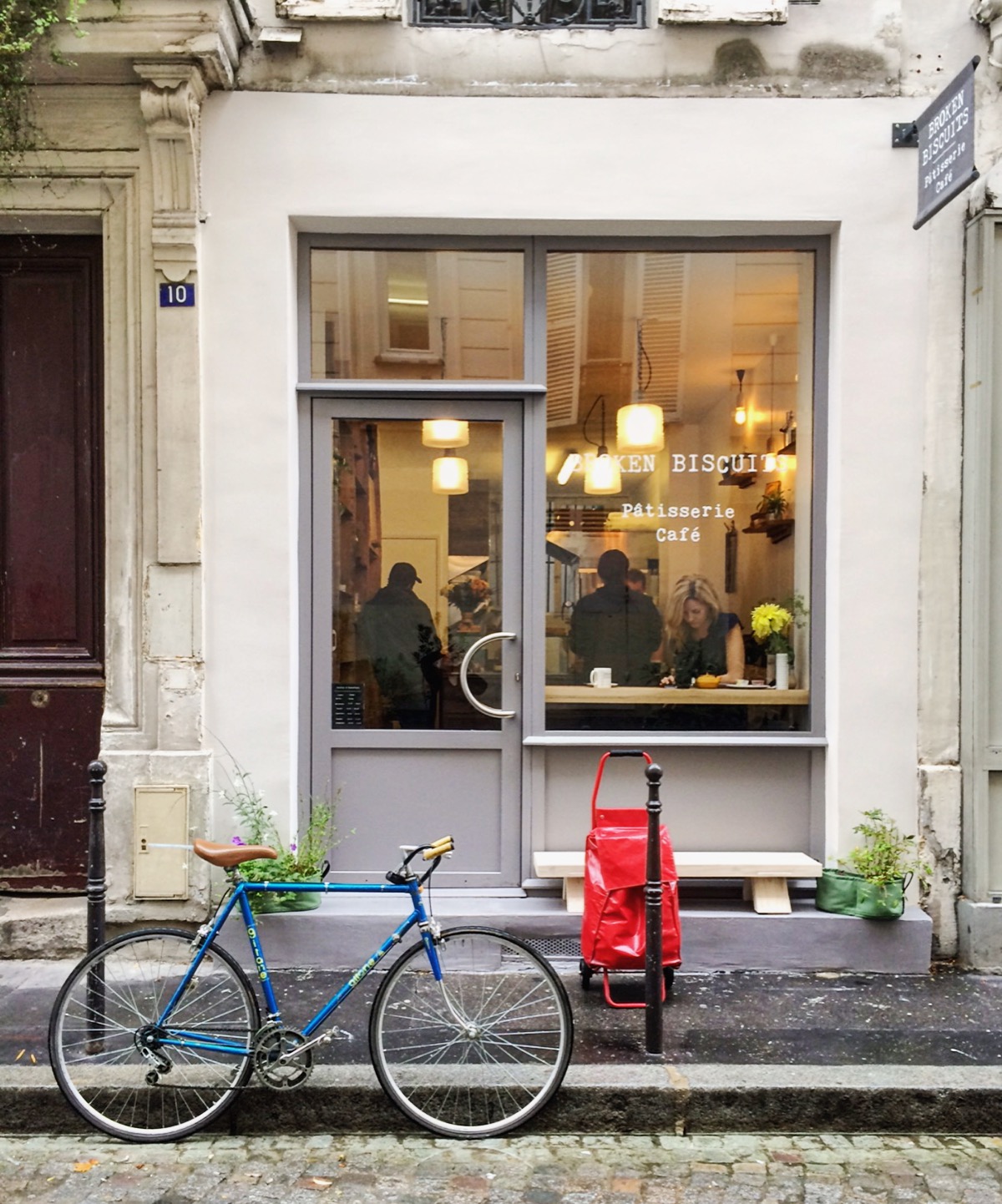 Broken Biscuits, Paris coffee, café parisien, Julia Willard, falling off bicycles