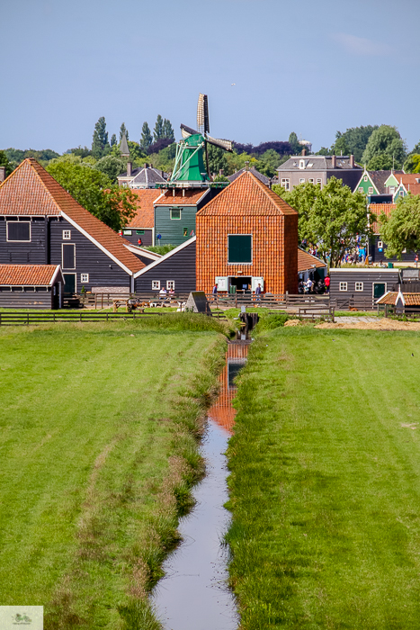 Julia Willard, Julie Willard, Julia Arias, Dutch windmills, windmills, Falling Off Bicycles, cycle Holland, biking Amsterdam, Amsterdam day trip, Spring in Holland, Netherlands spring, Zaanse Schans, Zaandam