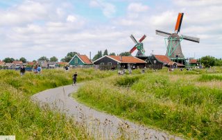 Julia Willard, Julie Willard, Julia Arias, Dutch windmills, windmills, Falling Off Bicycles, cycle Holland, biking Amsterdam, Amsterdam day trip, Spring in Holland, Netherlands spring, Zaanse Schans, Zaandam