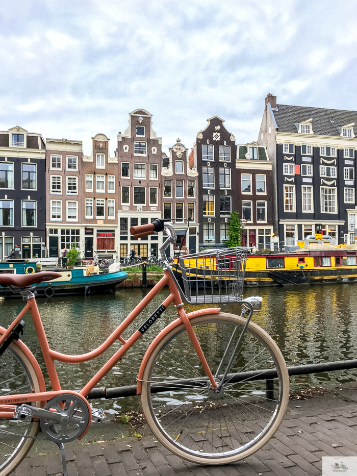 Julia Willard, Veloretti, Julia Arias, Julie Willard, Amsterdam, Netherlands, biking in Amsterdam,