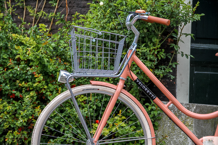 Julia Willard, Veloretti, Julia Arias, Julie Willard, Amsterdam, Netherlands, biking in Amsterdam,