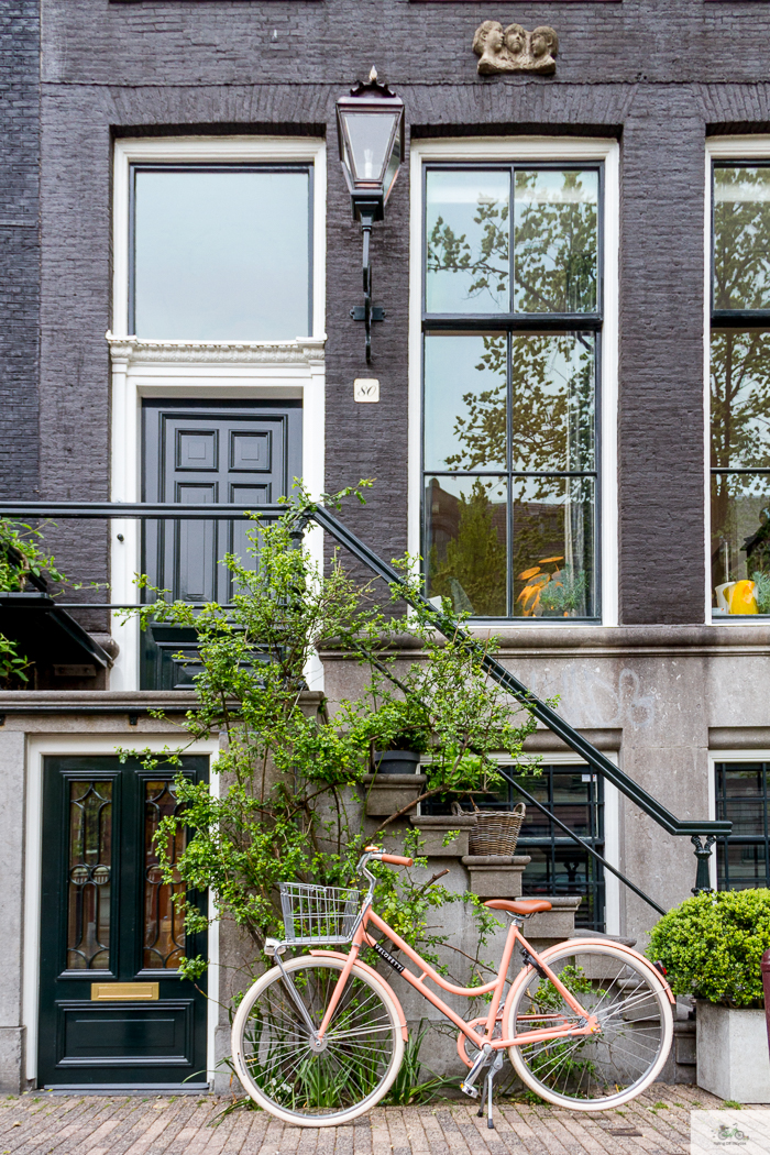 Julia Willard, Veloretti, Julia Arias, Julie Willard, Amsterdam, Netherlands, biking in Amsterdam,