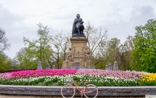 Julia Willard, Veloretti, Julia Arias, Julie Willard, Amsterdam, Netherlands, biking in Amsterdam,