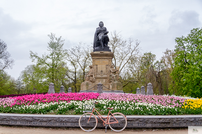 Julia Willard, Veloretti, Julia Arias, Julie Willard, Amsterdam, Netherlands, biking in Amsterdam,