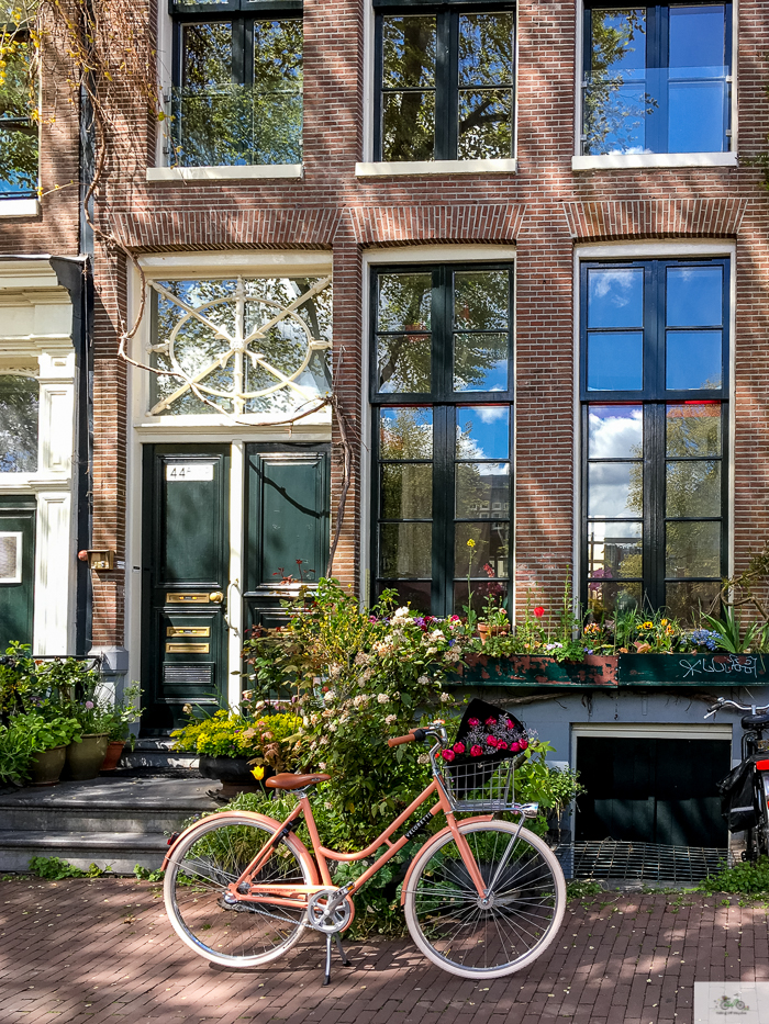 Julia Willard, Veloretti, Julia Arias, Julie Willard, Amsterdam, Netherlands, biking in Amsterdam,