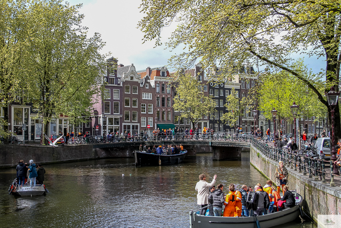 Julia Willard, Julia Arias, Julie Willard, King's Day Amsterdam, Queen's Day Amsterdam, Falling Off bicycles, biking in Amsterdam