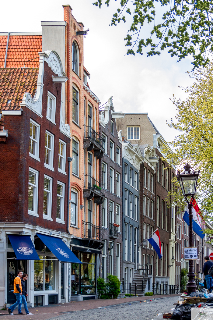 Julia Willard, Julia Arias, Julie Willard, King's Day Amsterdam, Queen's Day Amsterdam, Falling Off bicycles, biking in Amsterdam