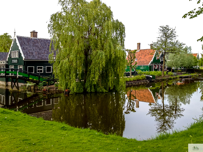 Julia Willard, Julie Willard, Julia Arias, Dutch windmills, windmills, Falling Off Bicycles, cycle Holland, biking Amsterdam, Amsterdam day trip, Spring in Holland, Netherlands spring,Zaanse Schans