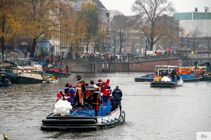 Julia Willard, Julie Willard, Falling Off Bicycles, Julia Arias, Europe photography, Amsterdam, Christmas in Amsterdam, bike in Amsterdam